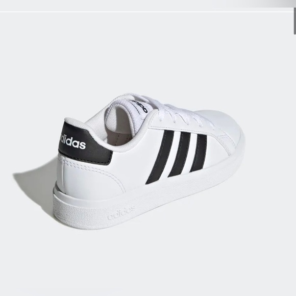 ADIDAS KIDS GRAND COURT 2.0 - WHITE/BLACK SIZES 2.5/3 (NEW WITH TAGS) - Picture 2 of 6